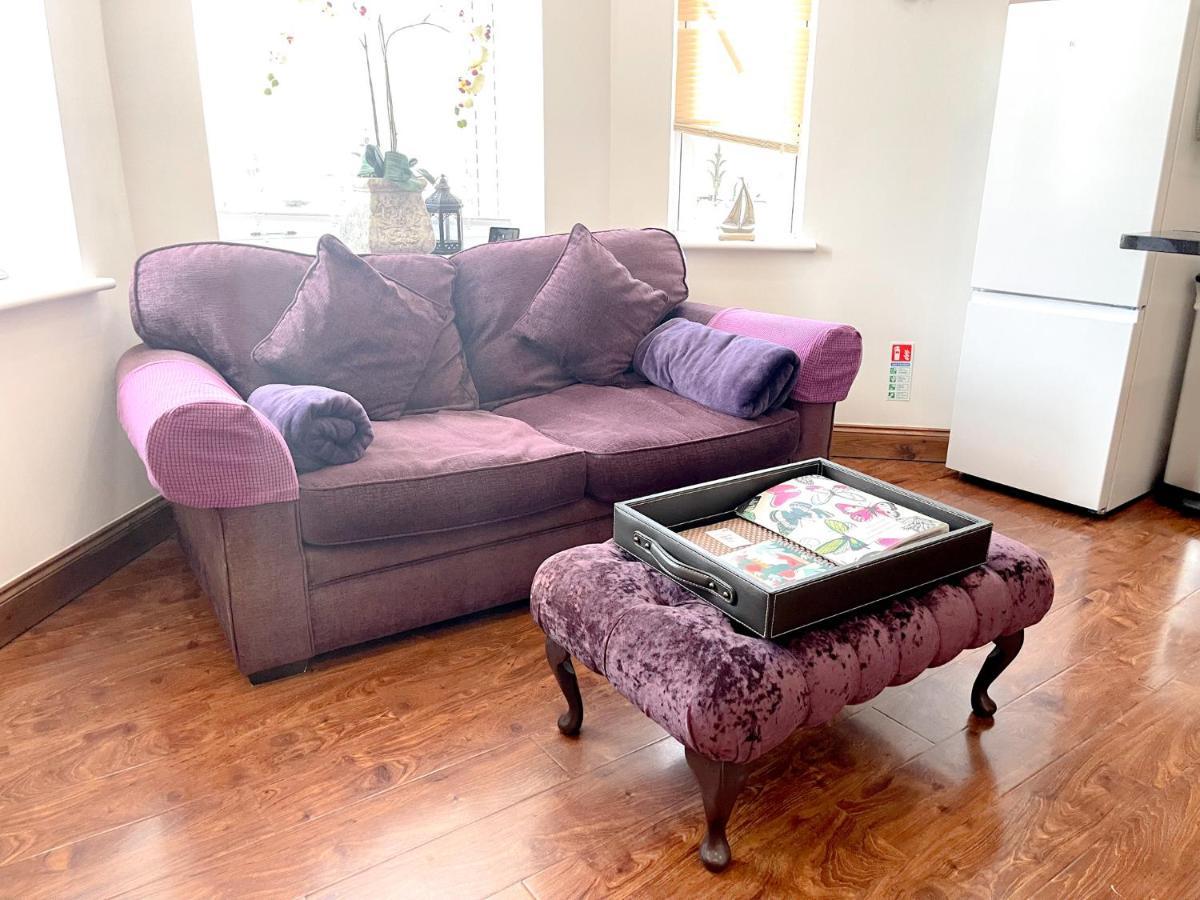 Town Centre Studio Apartment *