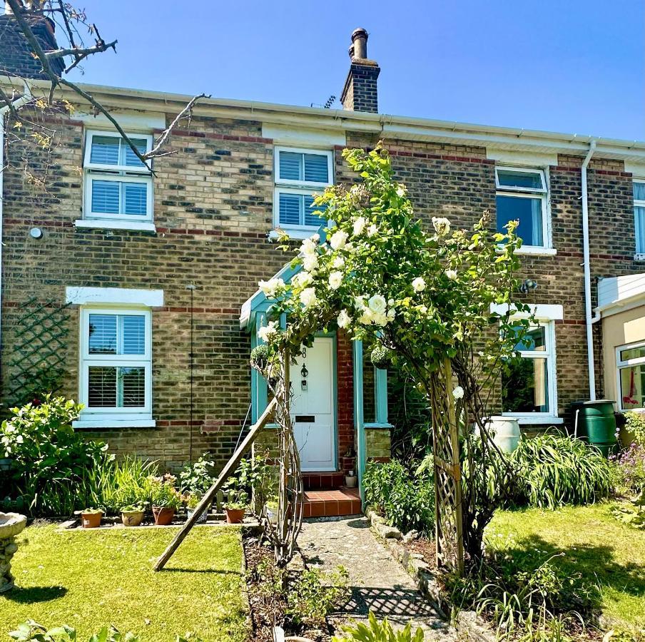 Garden - 3 Bedroom Close To Town And Bournemouth