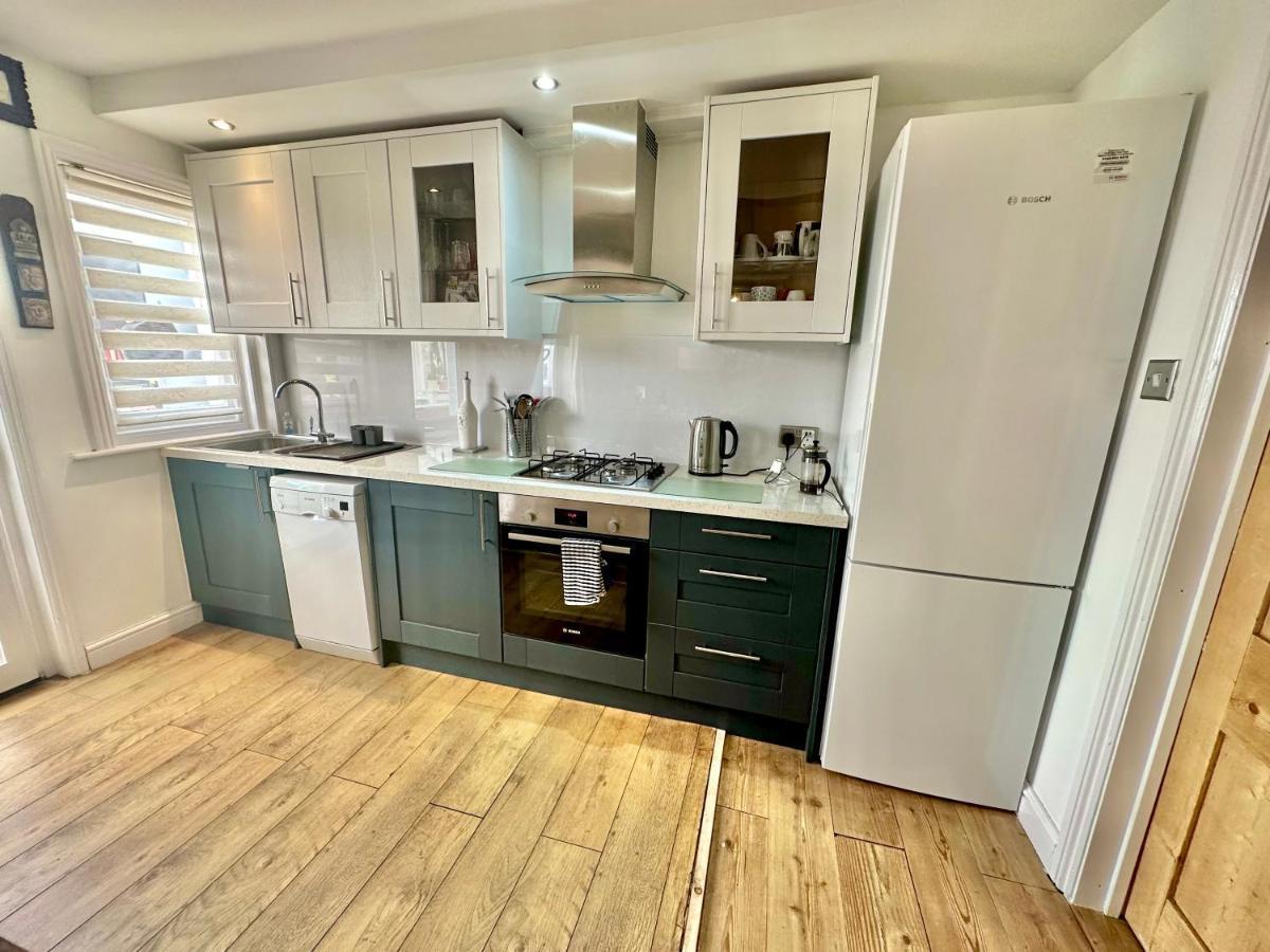 Garden - 3 Bedroom Close To Town And *