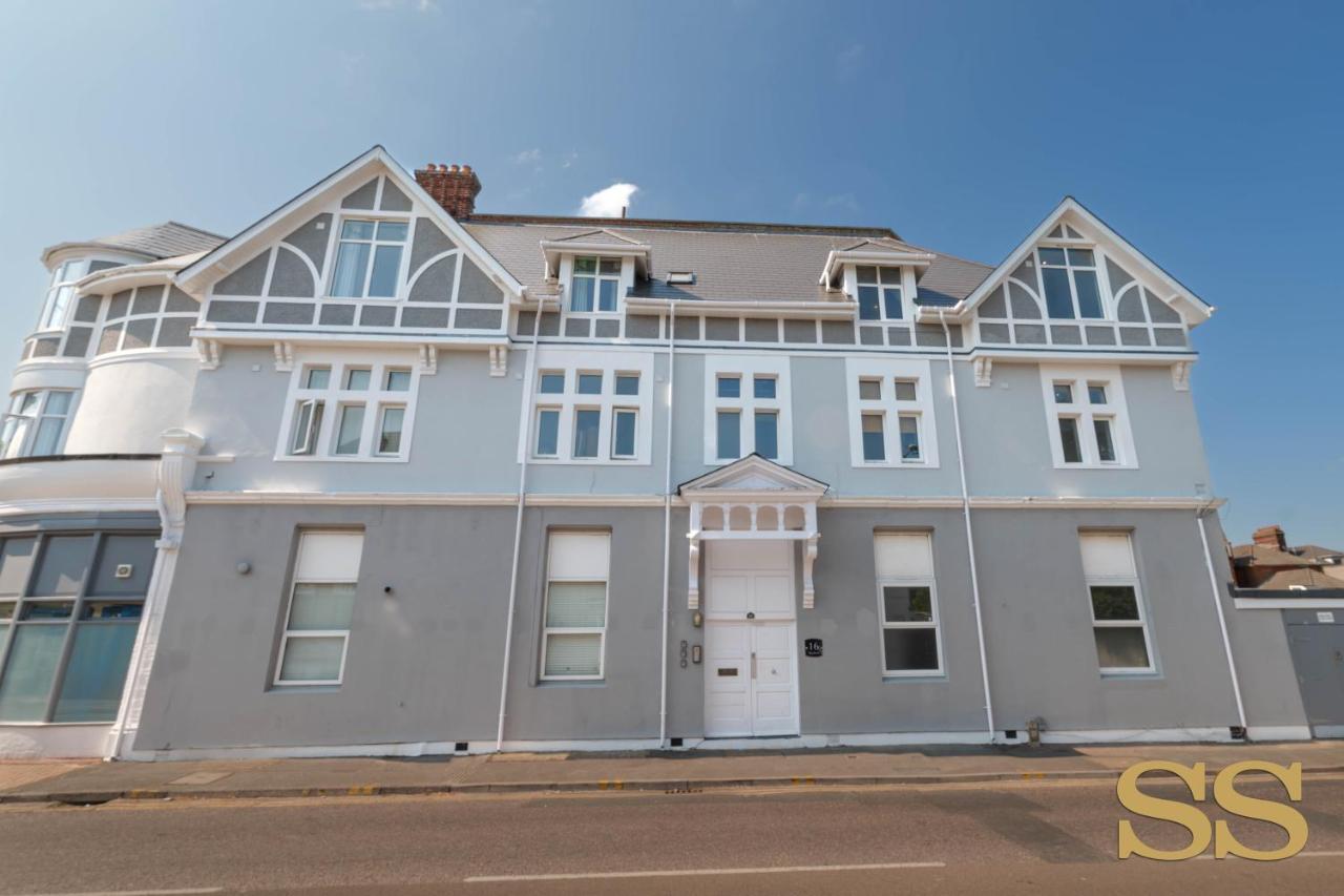 Blue Lagoon: Beachside Retreat With O2 Academy Access Apartment Bournemouth