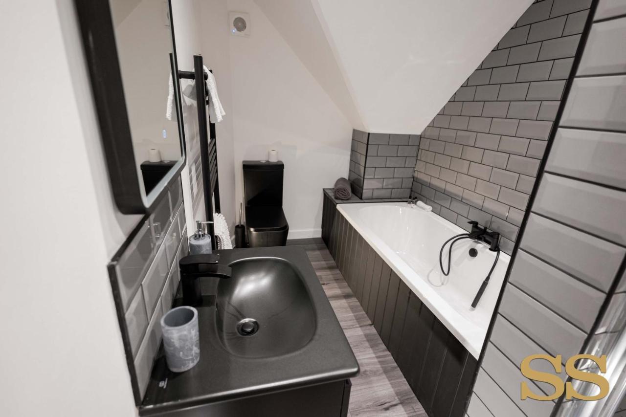 The Hideaway: Beachside Retreat With O2 Academy Access *