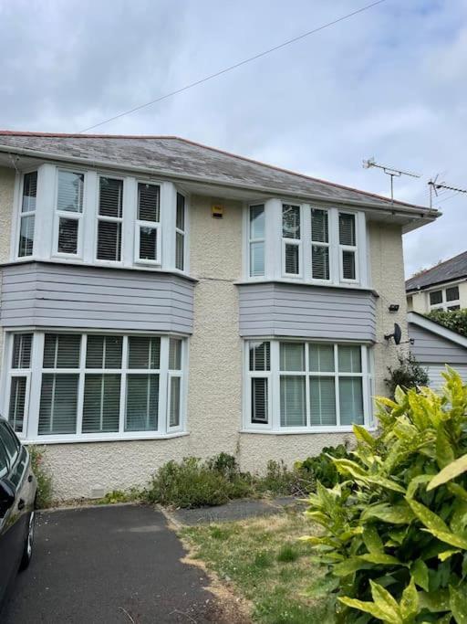 Modern 2 Bed Flat W Parking, Dog Friendly, *