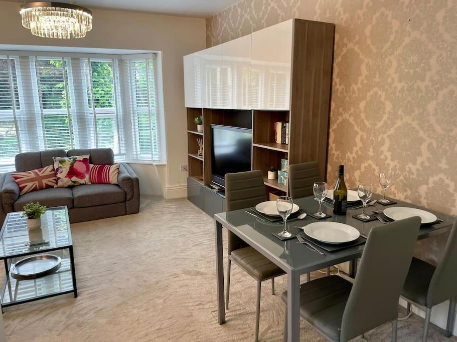 Modern 2 Bed Flat W Parking, Dog Friendly, Bournemouth