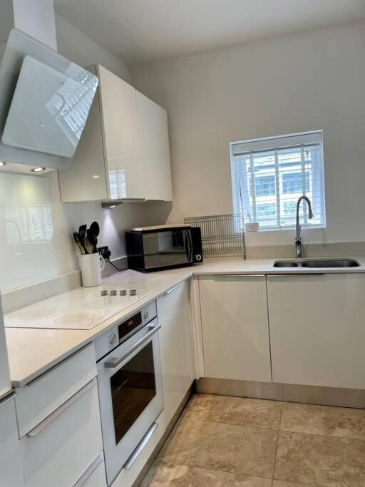 Modern 2 Bed Flat W Parking, Dog Friendly, Apartment Bournemouth