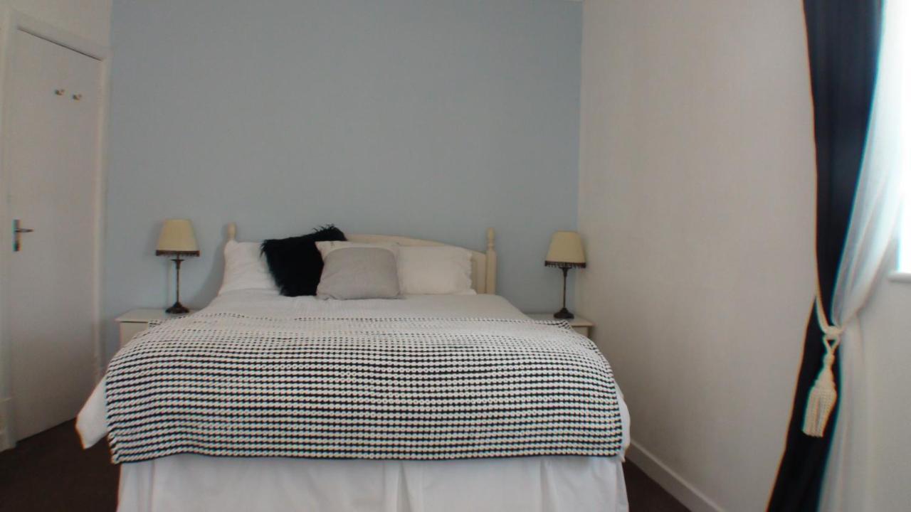 Vernon Flat 2 Guest house