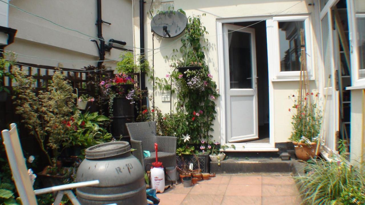 Vernon Flat 2 Guest house *