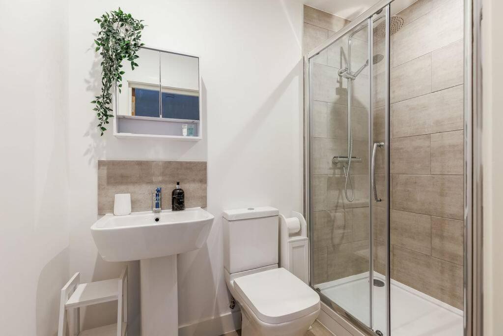 Apartment Modern 1 Bed, Close To And Highstreet