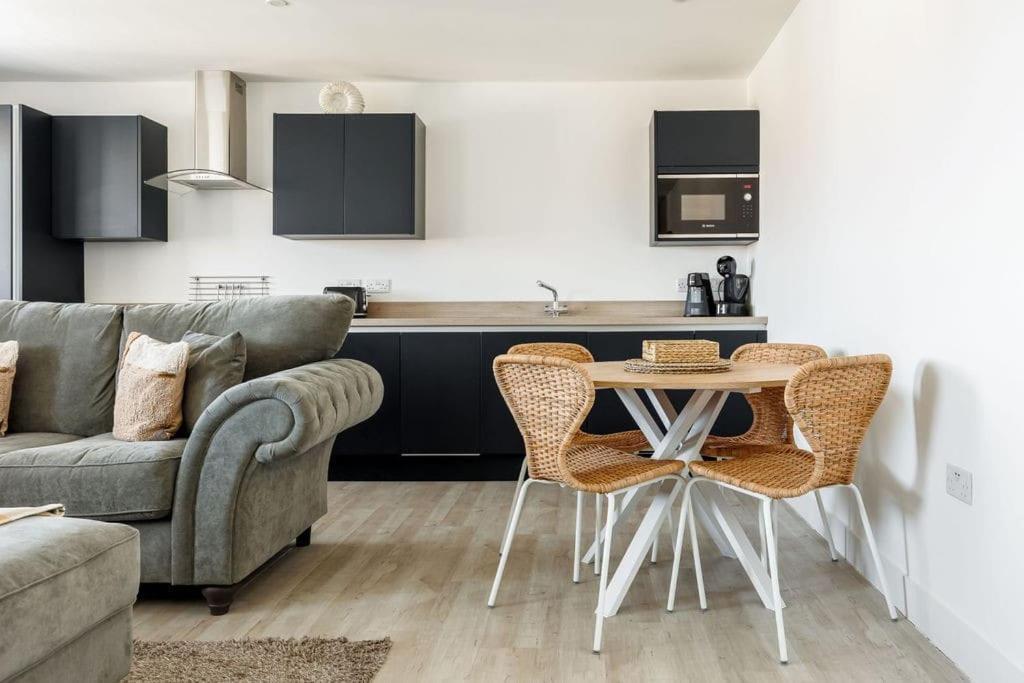 Modern 1 Bed, Close To And Highstreet Apartment Bournemouth