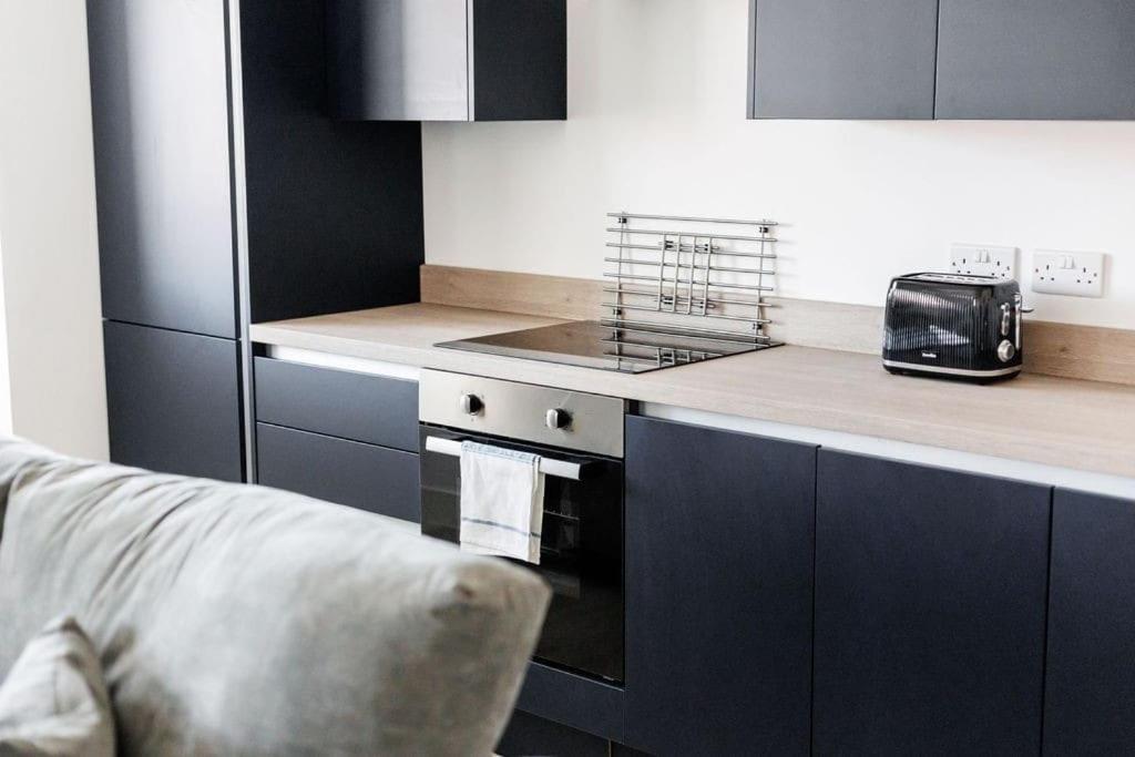 Modern 1 Bed, Close To And Highstreet