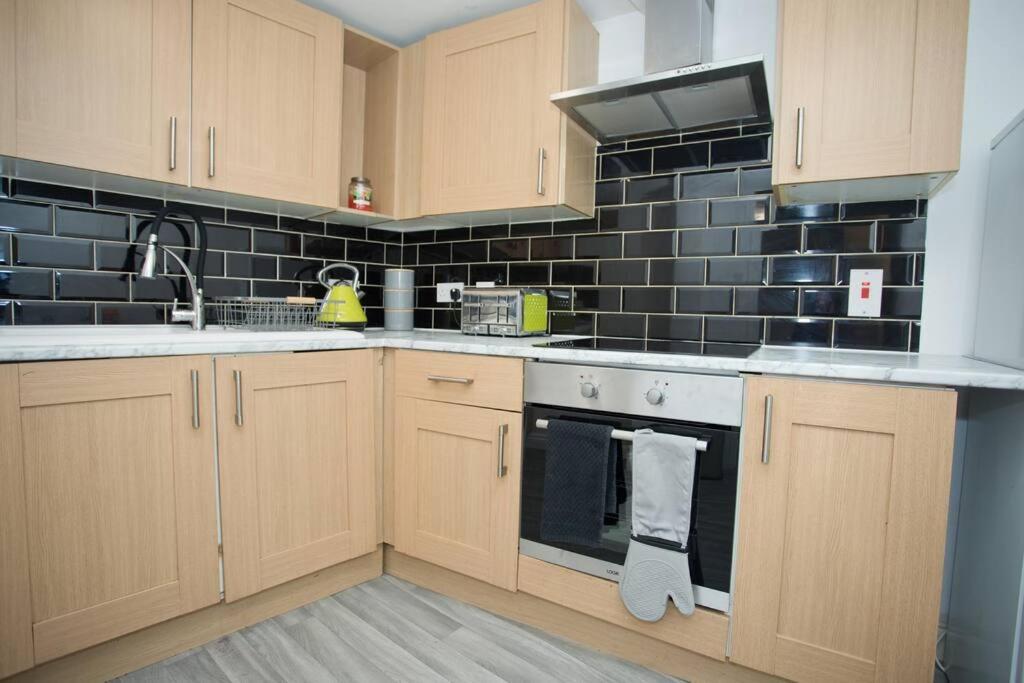 Apartment Bank - Prime Town Centre Location - Close To The Beach! Bournemouth