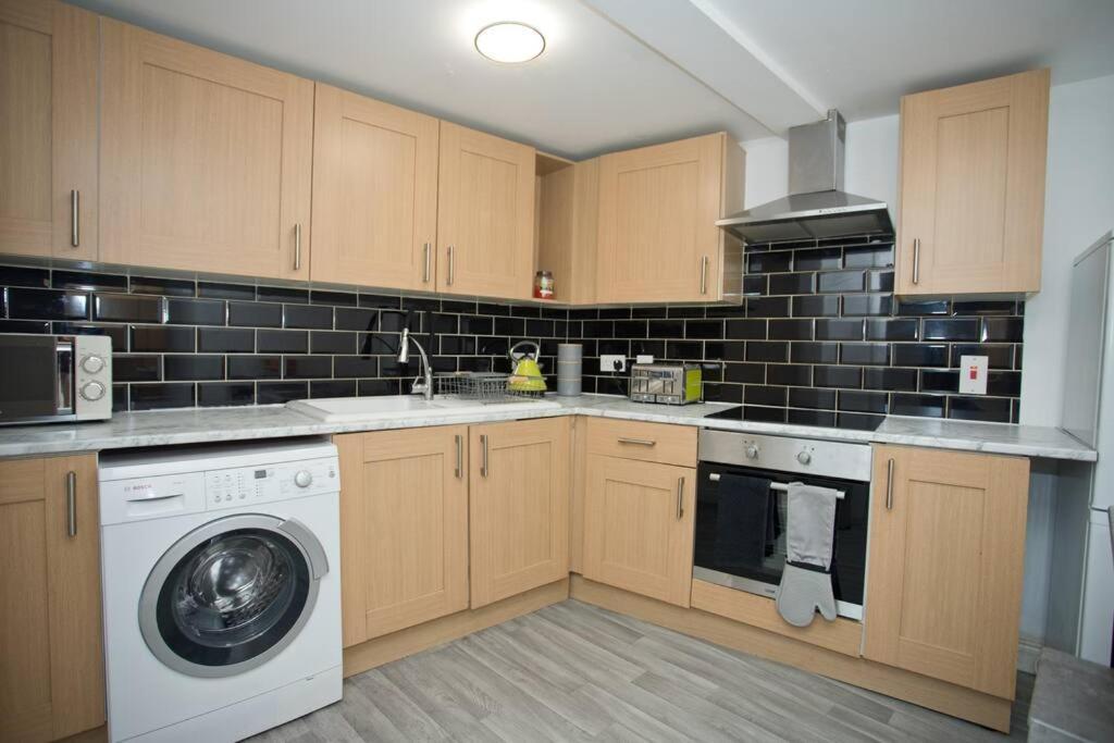 Apartment Bank - Prime Town Centre Location - Close To The Beach! Bournemouth