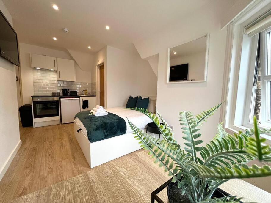 310, The Kove, West Hill Road *