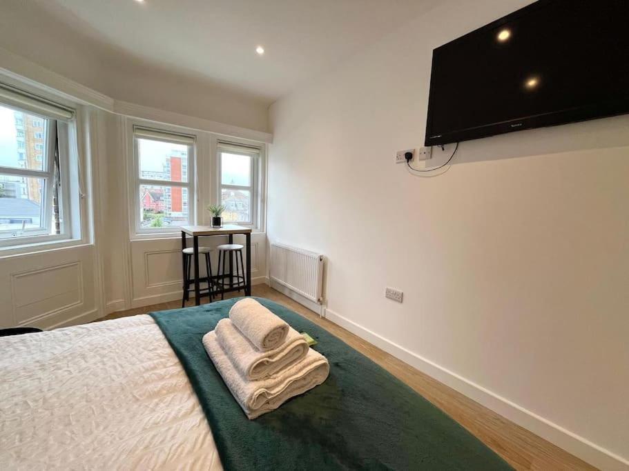 310, The Kove, West Hill Road *