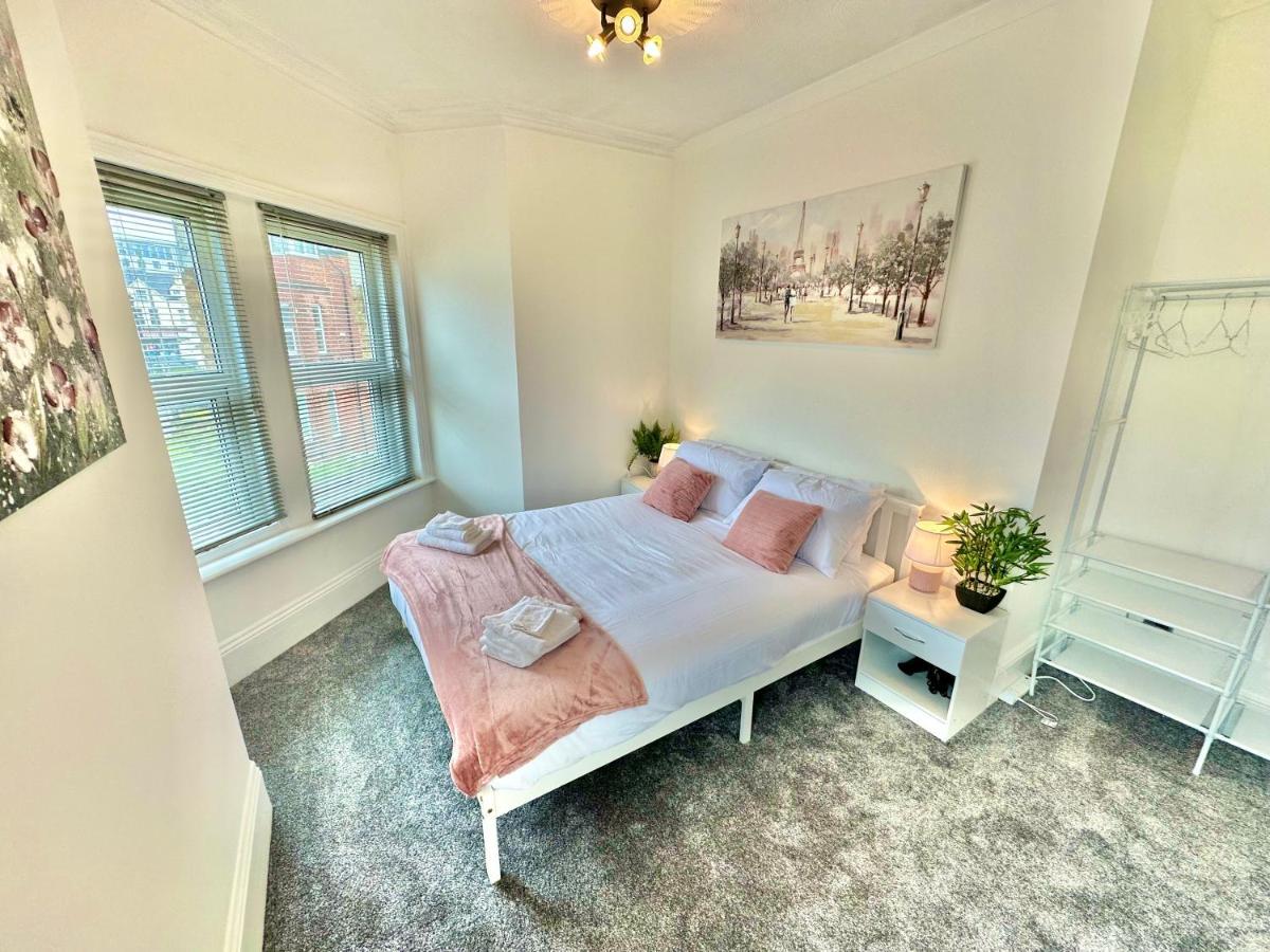 Apartment Chic In Central With Parking *