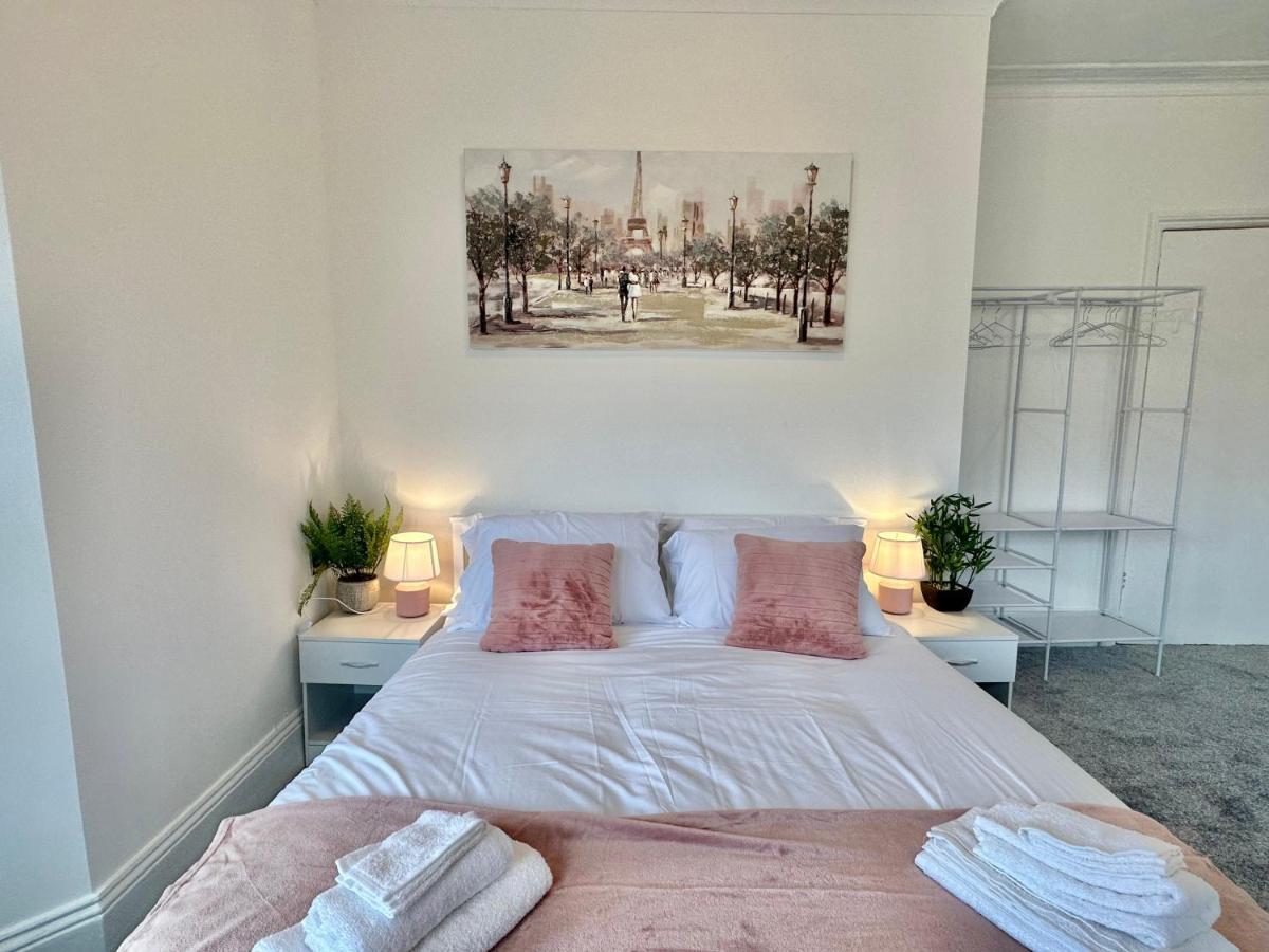 Apartment Chic In Central With Parking