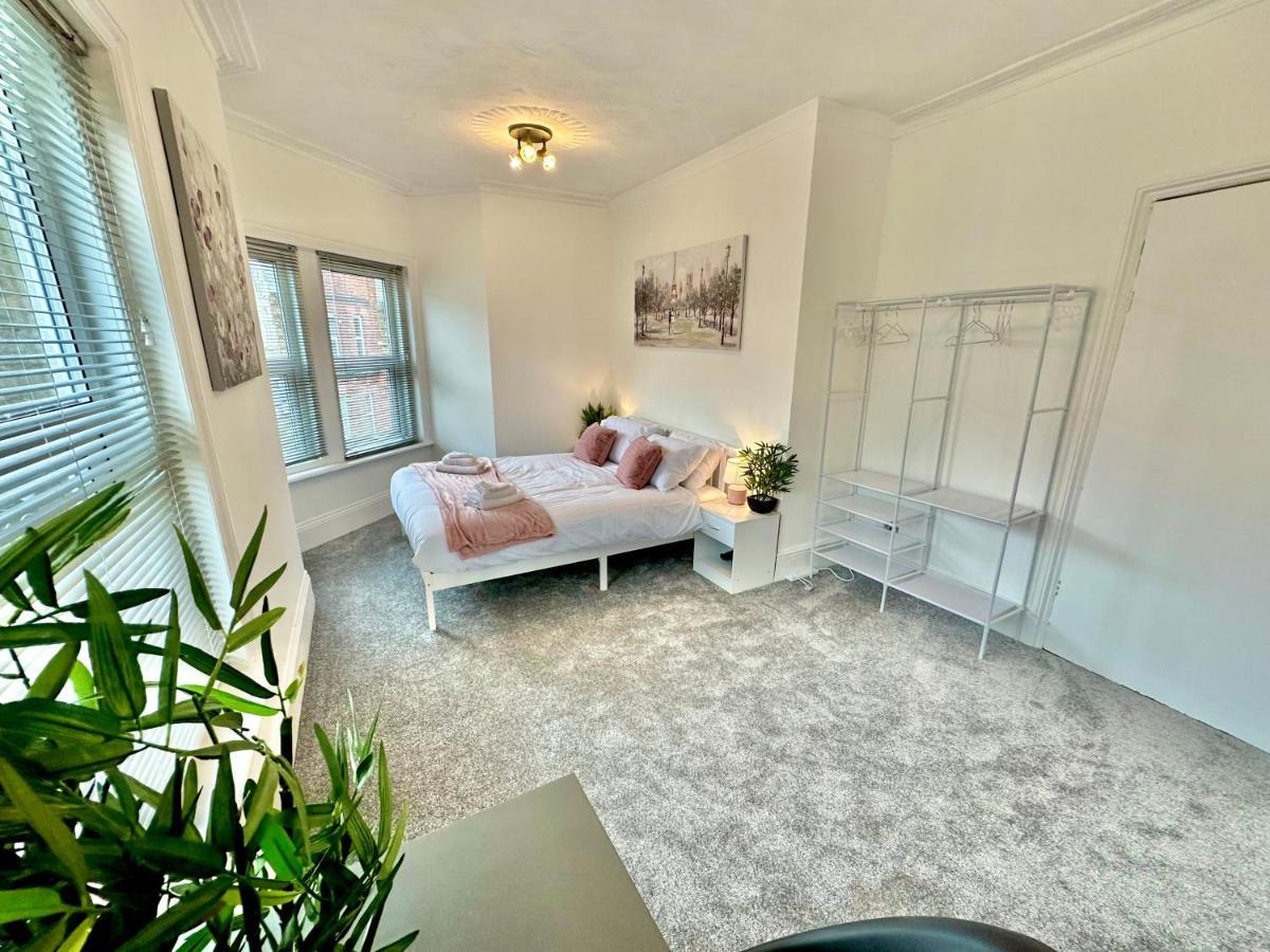 Chic In Central With Parking Apartment *