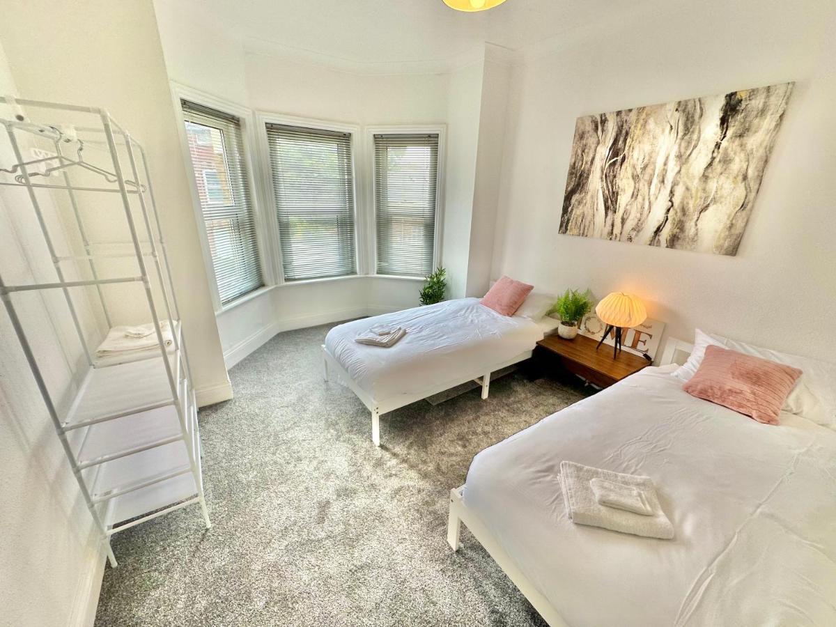 Chic In Central With Parking Apartment Bournemouth