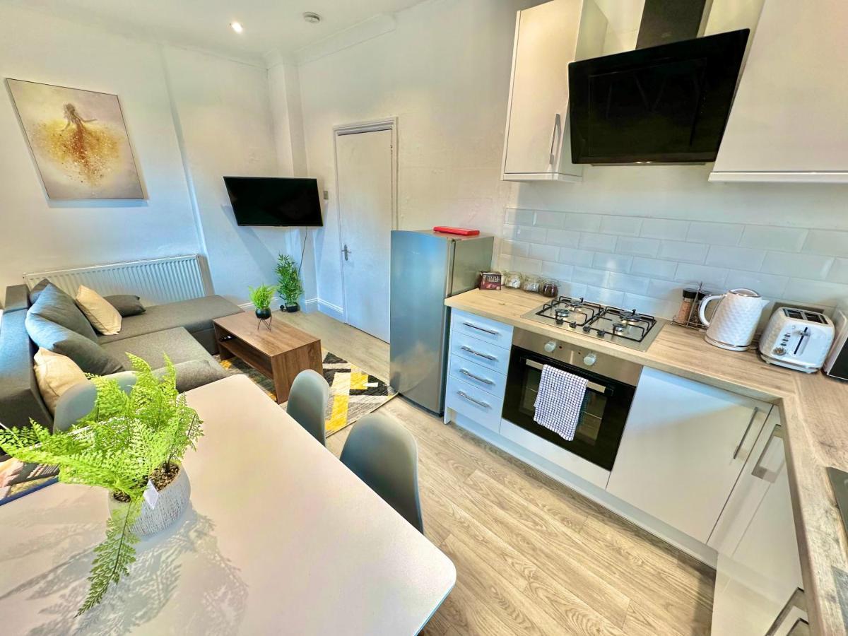 Chic In Central With Parking * Bournemouth