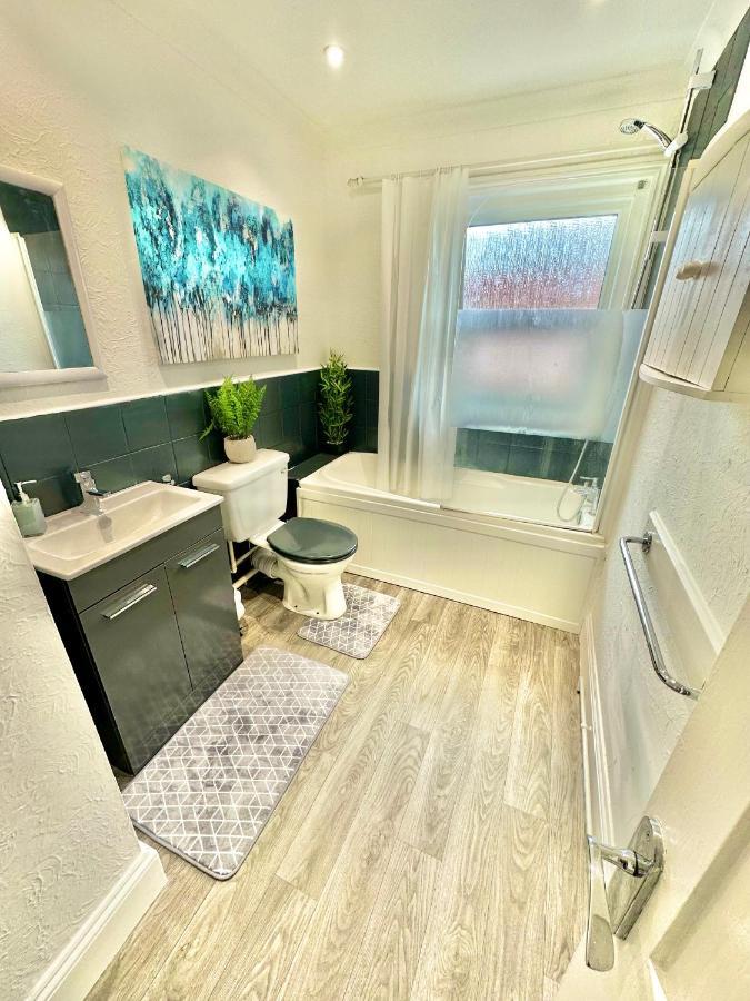 Apartment Chic In Central With Parking