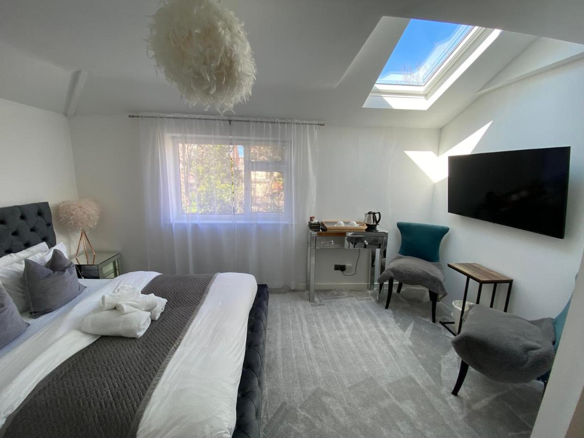 5 Min From The ,parking In Guest house