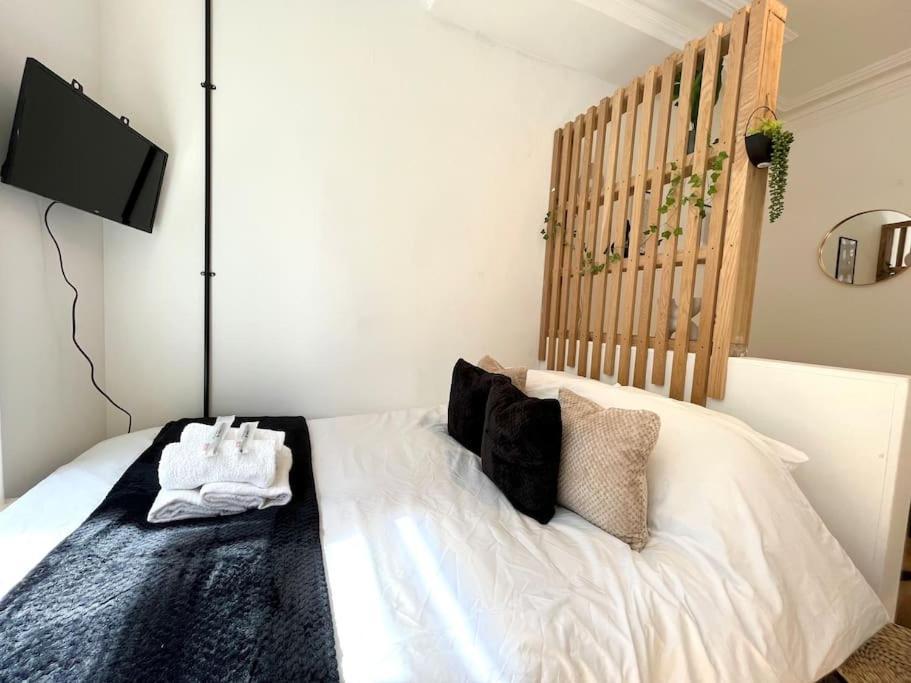 Flat 12, 10 St John's Road Apartment