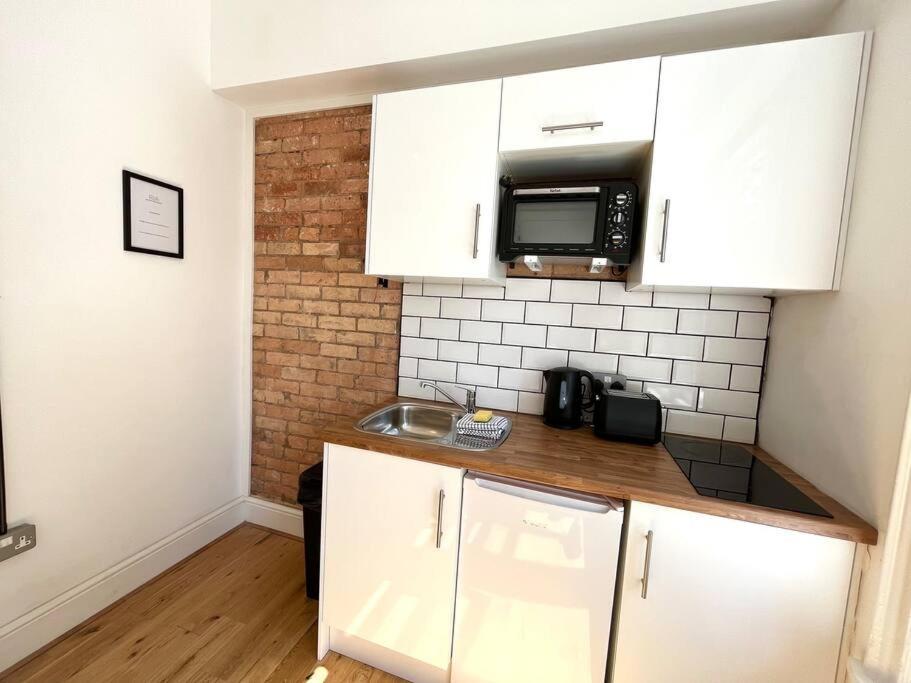 Flat 12, 10 St John's Road Apartment *