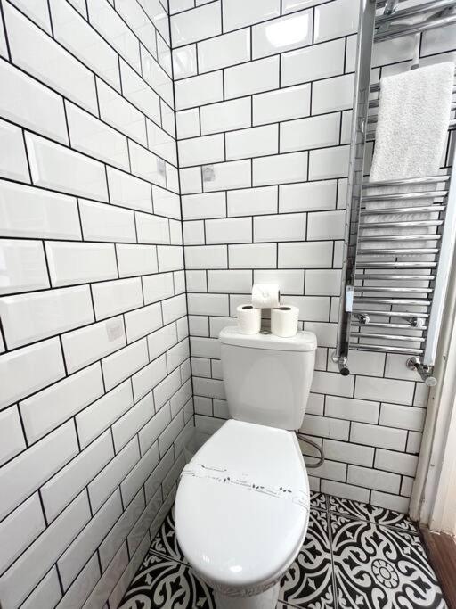 Flat 12, 10 St John's Road Apartment *