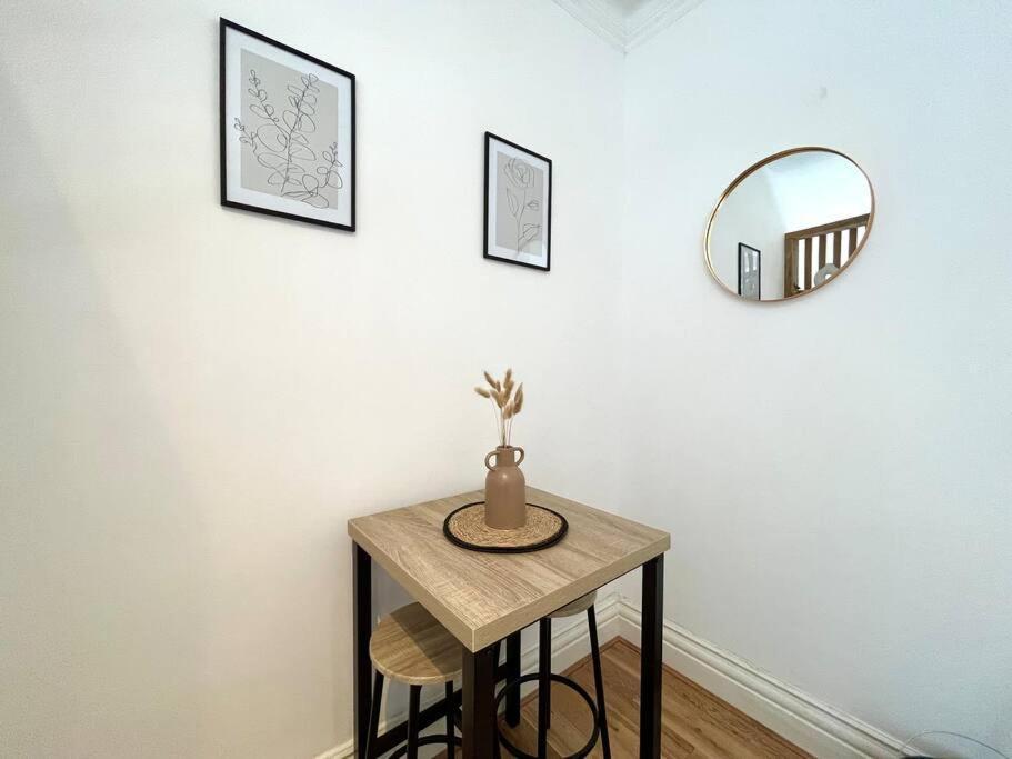 Flat 12, 10 St John's Road * Bournemouth