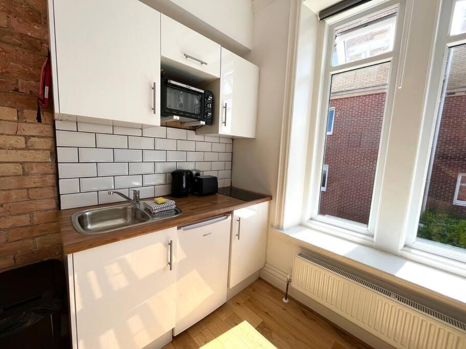Flat 12, 10 St John's Road *