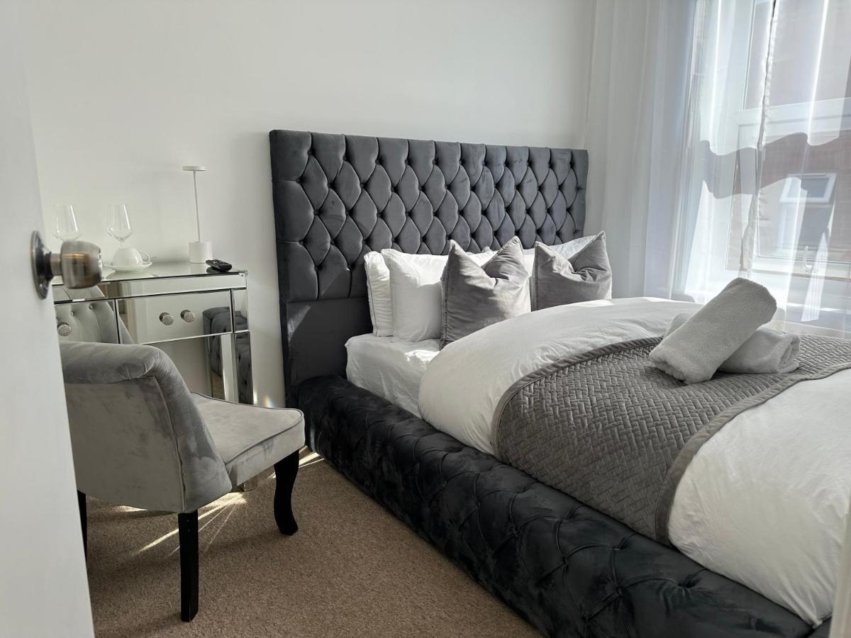 The Smaller New Refurbished Ensuite 5min From Parking In *