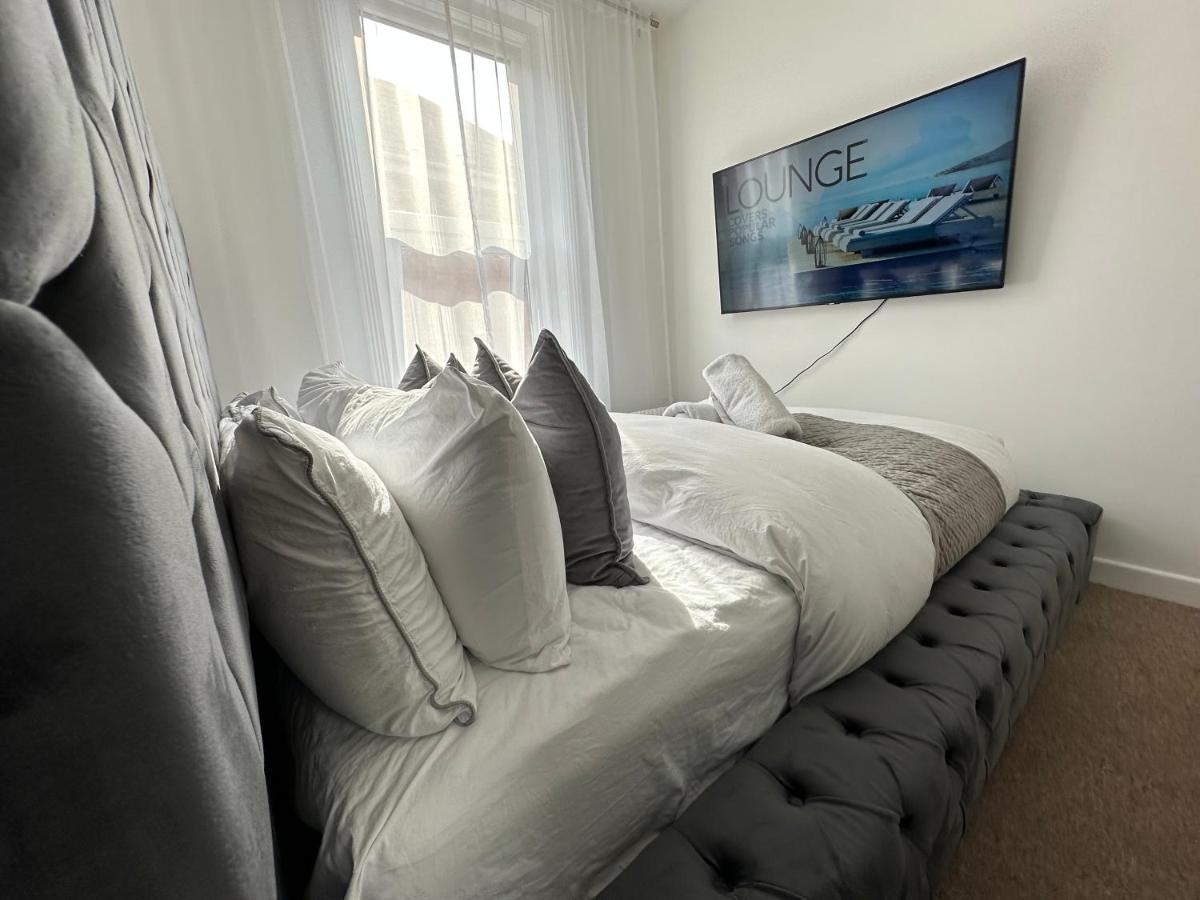 The Smaller New Refurbished Ensuite 5min From Parking In