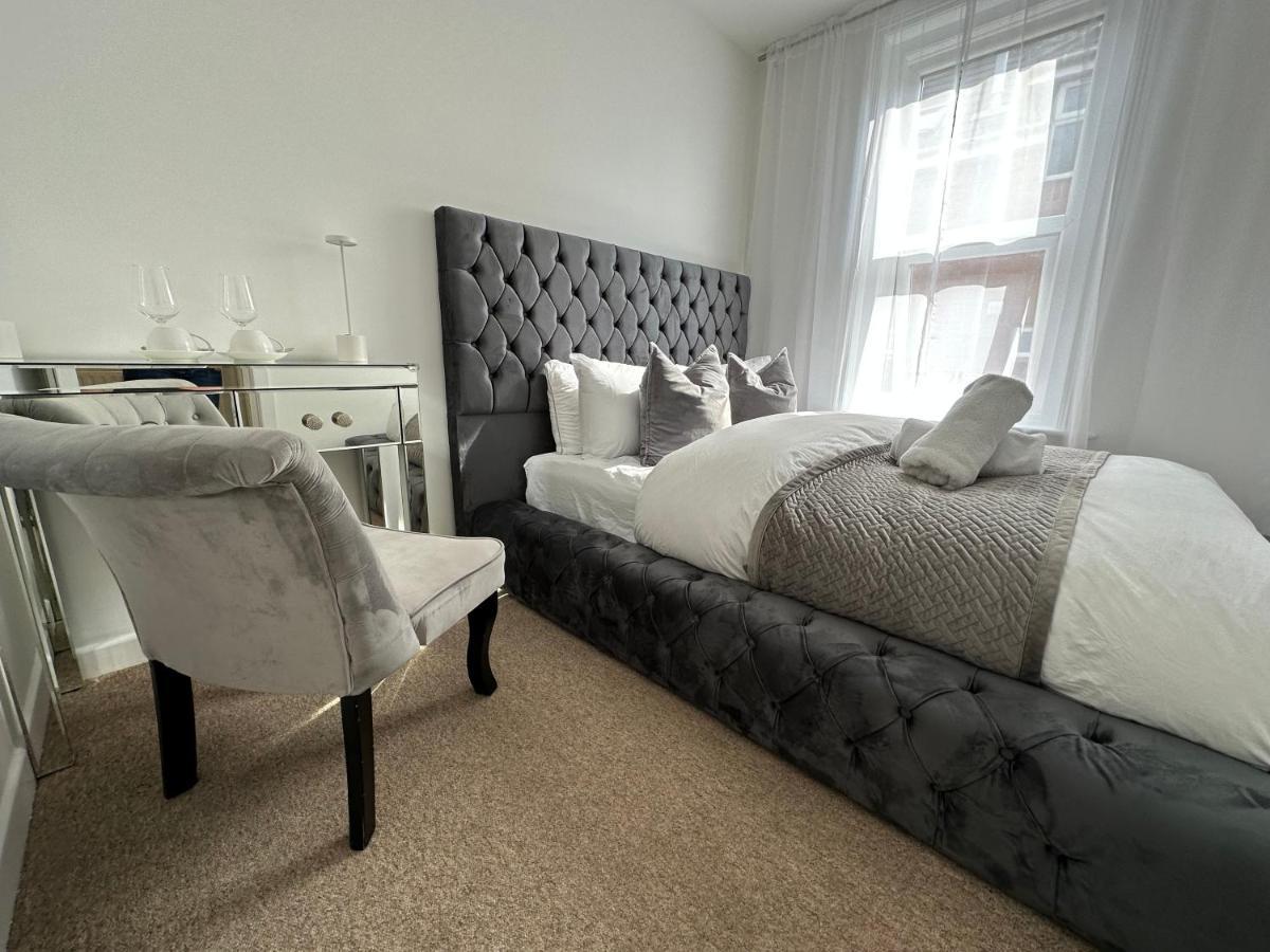 The Smaller New Refurbished Ensuite 5min From Parking In