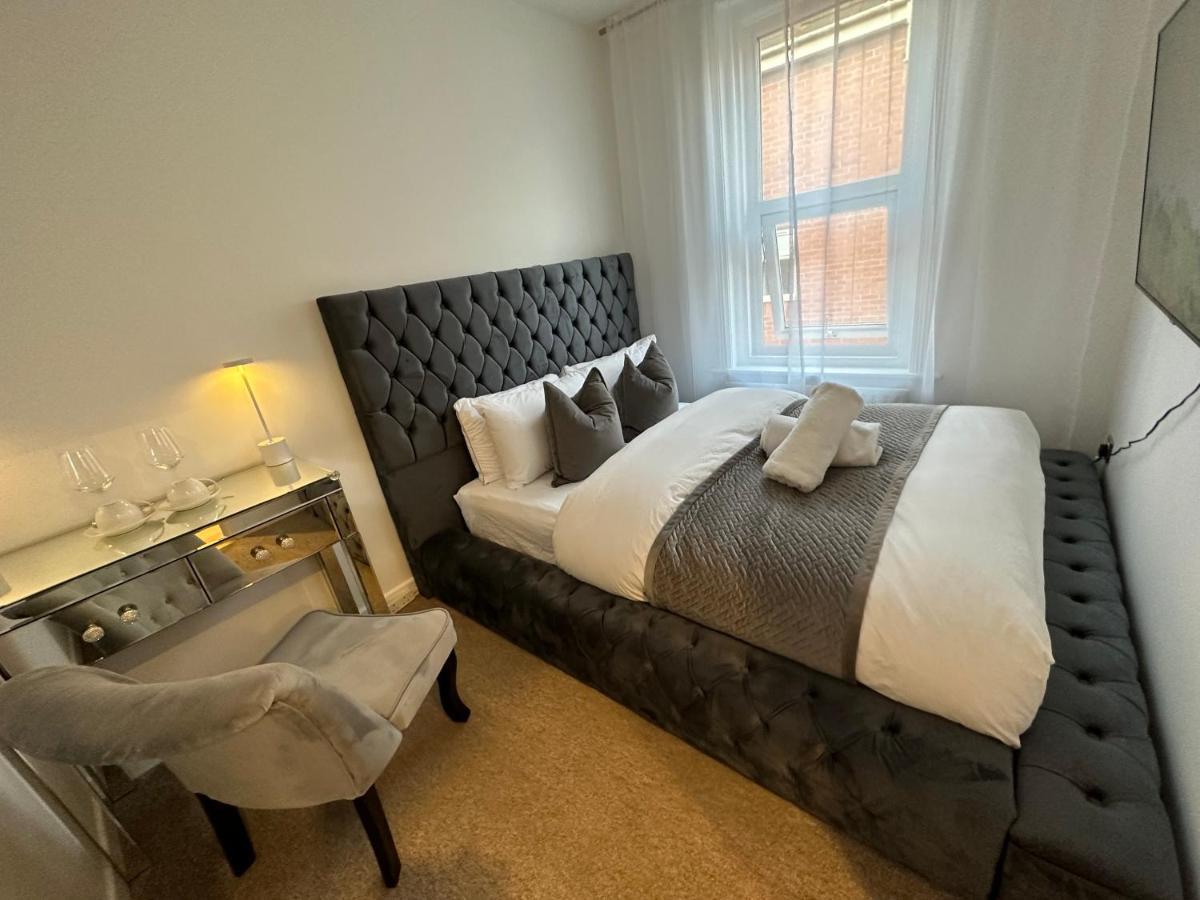 The Smaller New Refurbished Ensuite 5min From Parking In Guest house