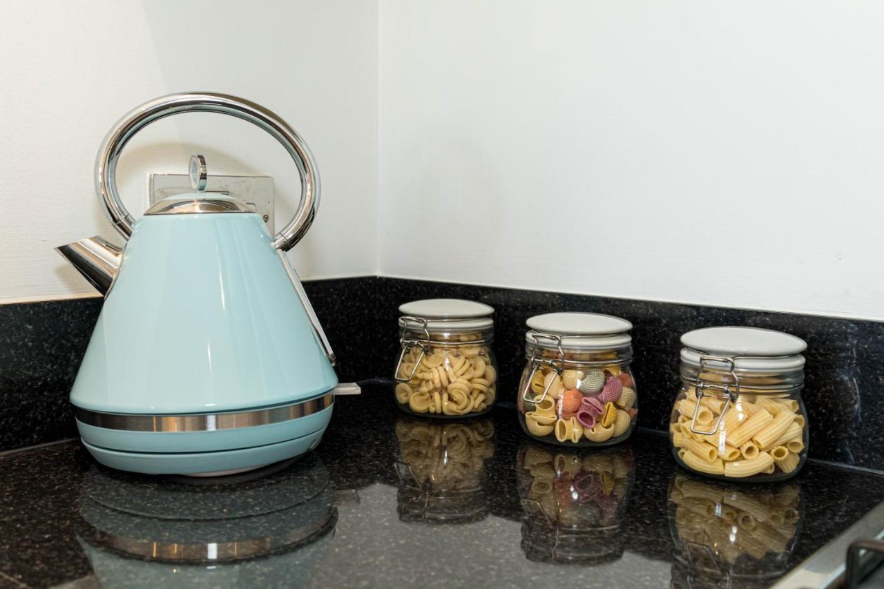 Ocean Breeze - 1 Minute From The - 10 Minute From Bic - Fast Wi-fi - Smart Tv * Bournemouth