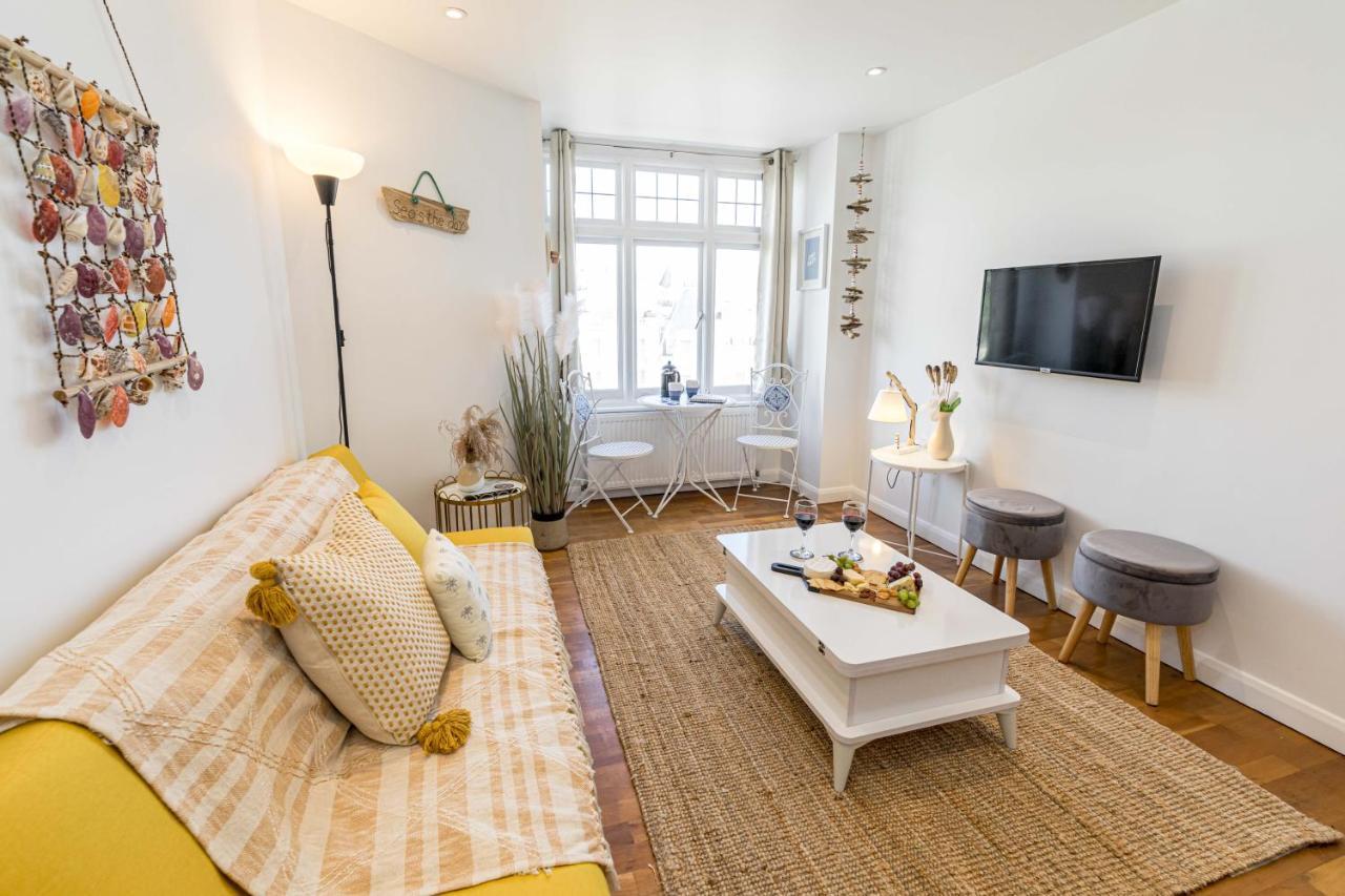 Ocean Breeze - 1 Minute From The - 10 Minute From Bic - Fast Wi-fi - Smart Tv *
