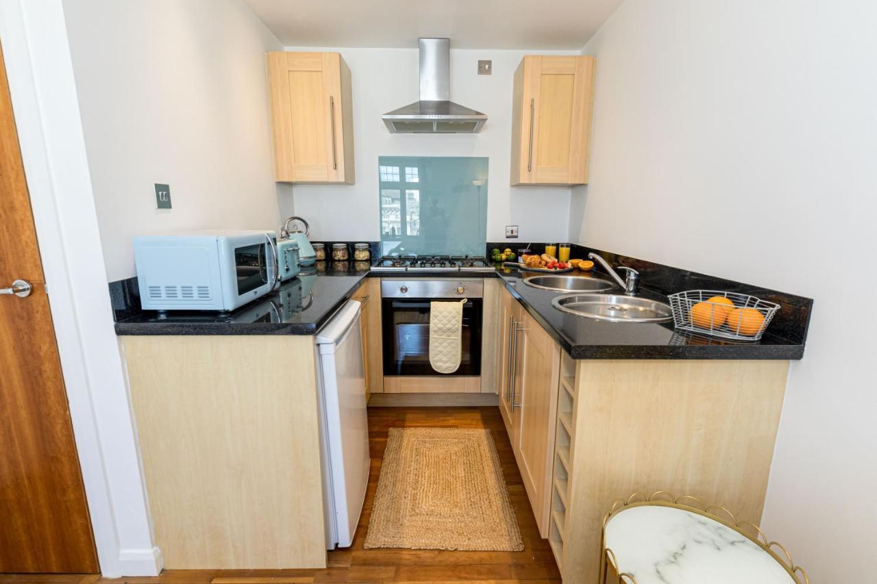 Apartment Ocean Breeze - 1 Minute From The - 10 Minute From Bic - Fast Wi-fi - Smart Tv