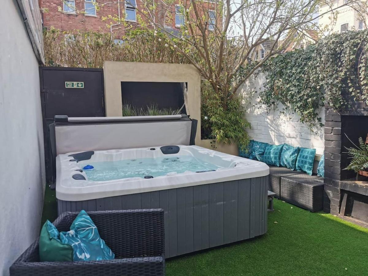 Boutique With Hot Tub - Sleeps Up To 20 Bournemouth