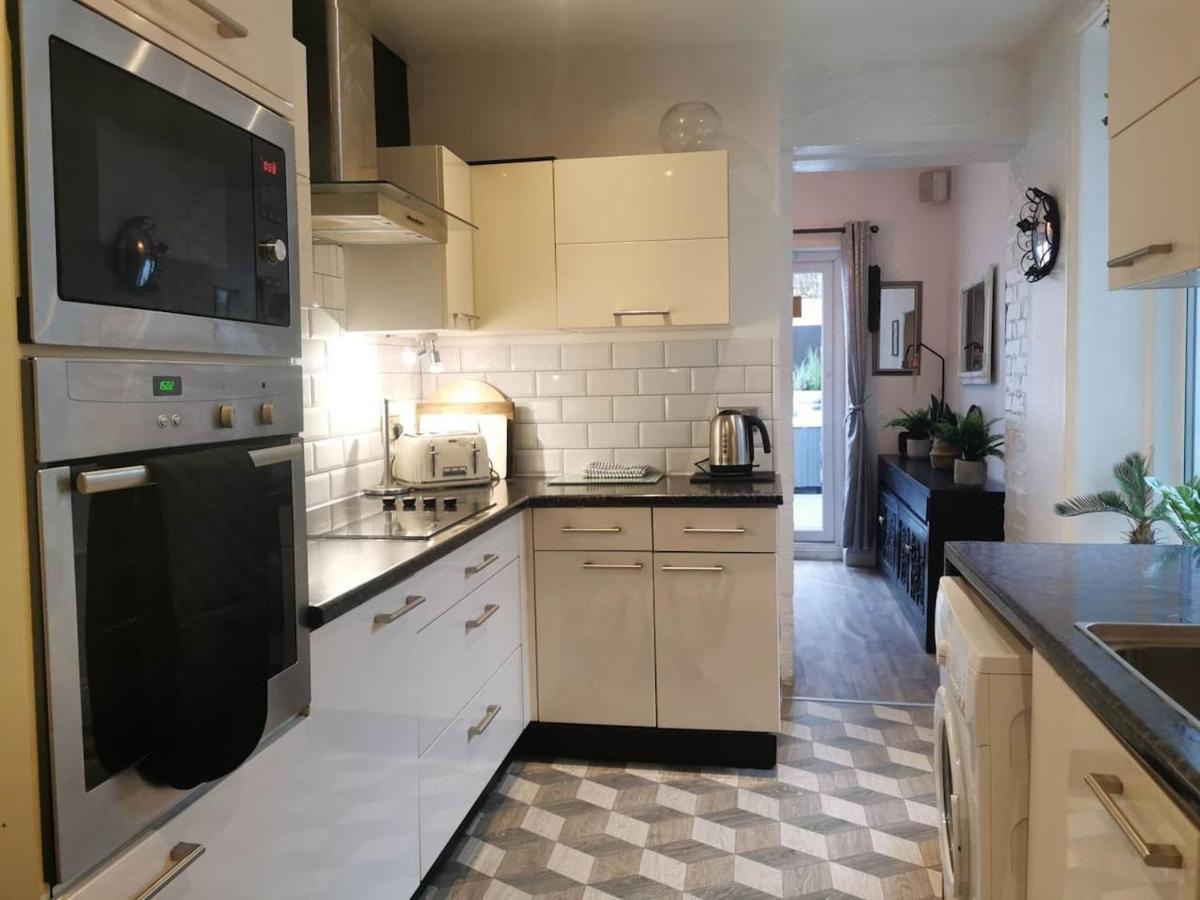 Boutique With Hot Tub - Sleeps Up To 20 Holiday home *
