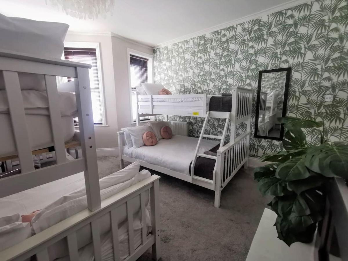 Holiday home Boutique With Hot Tub - Sleeps Up To 20 *