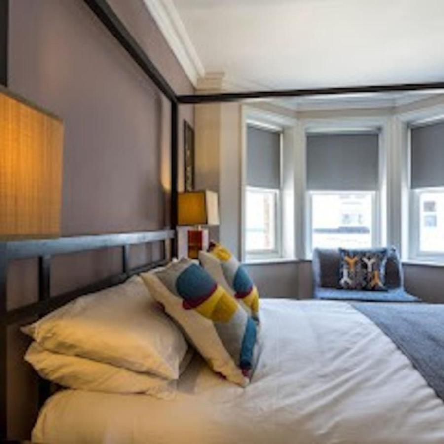 Boutique With Hot Tub - Sleeps Up To 20 Holiday home *