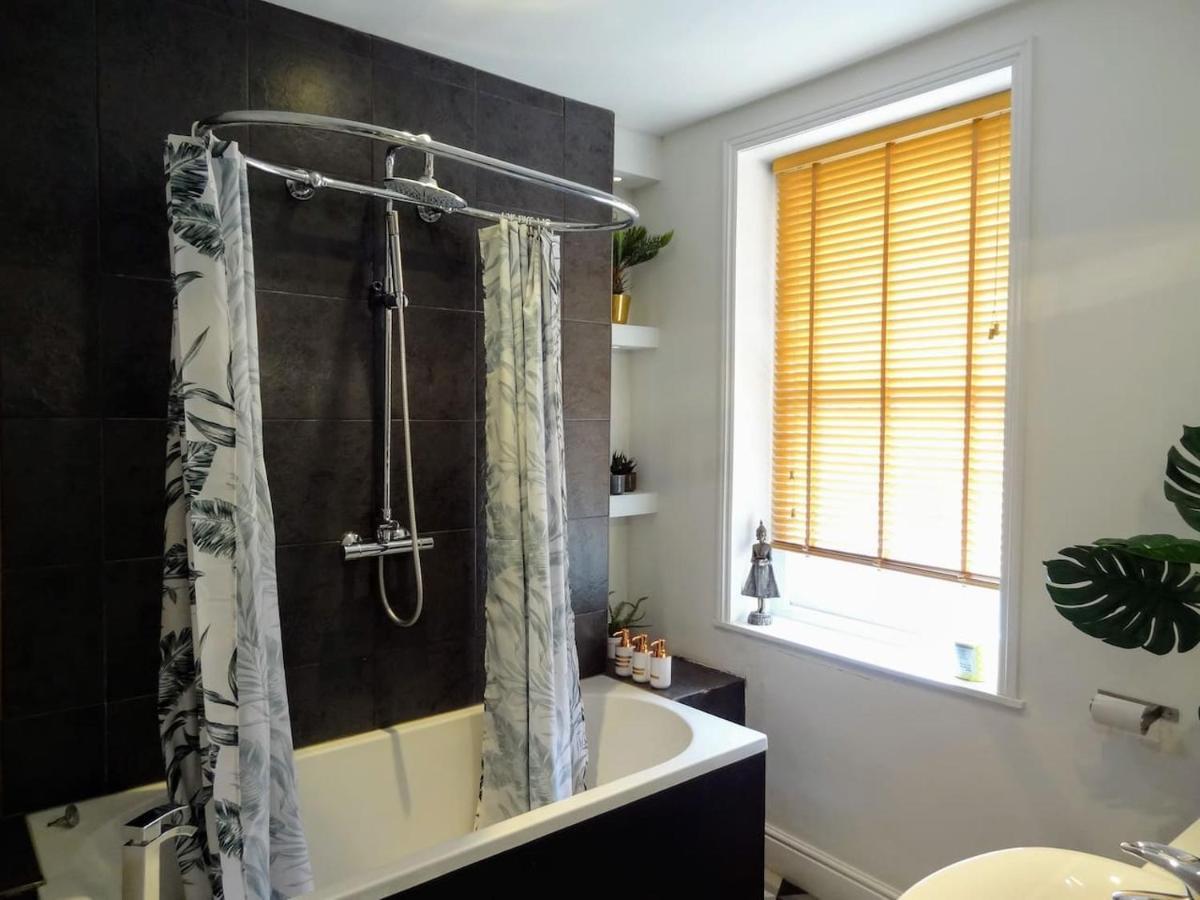 Holiday home Boutique With Hot Tub - Sleeps Up To 20