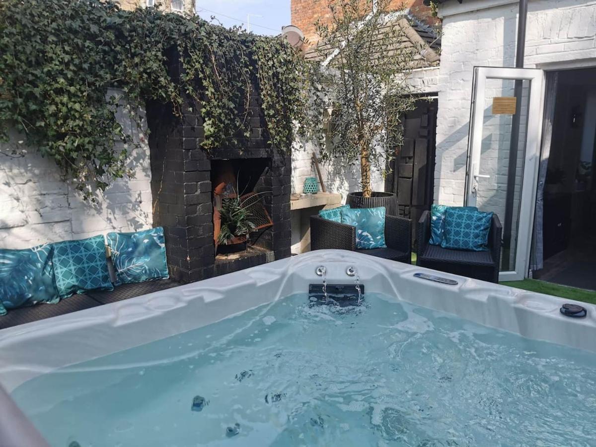 Boutique With Hot Tub - Sleeps Up To 20 * Bournemouth