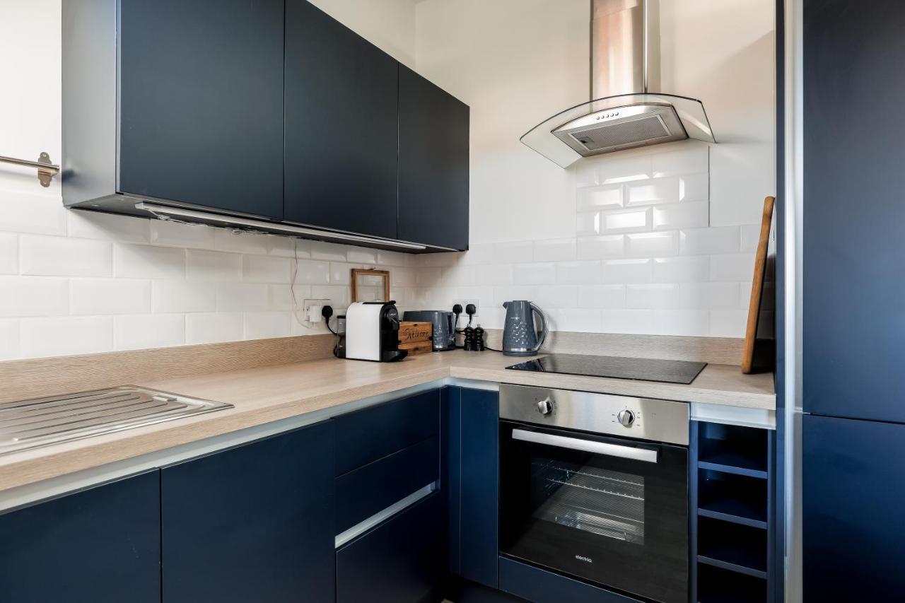 Modern 1 Bed Seaside Apartment