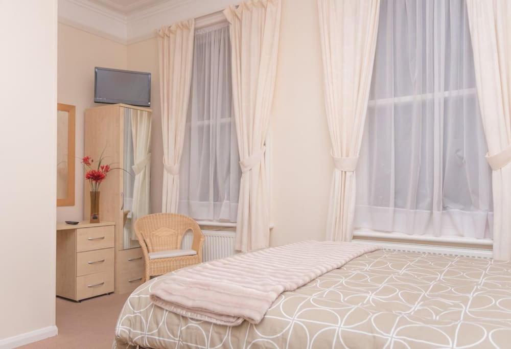 Holiday home The By The Sea, Sleeps 32 *