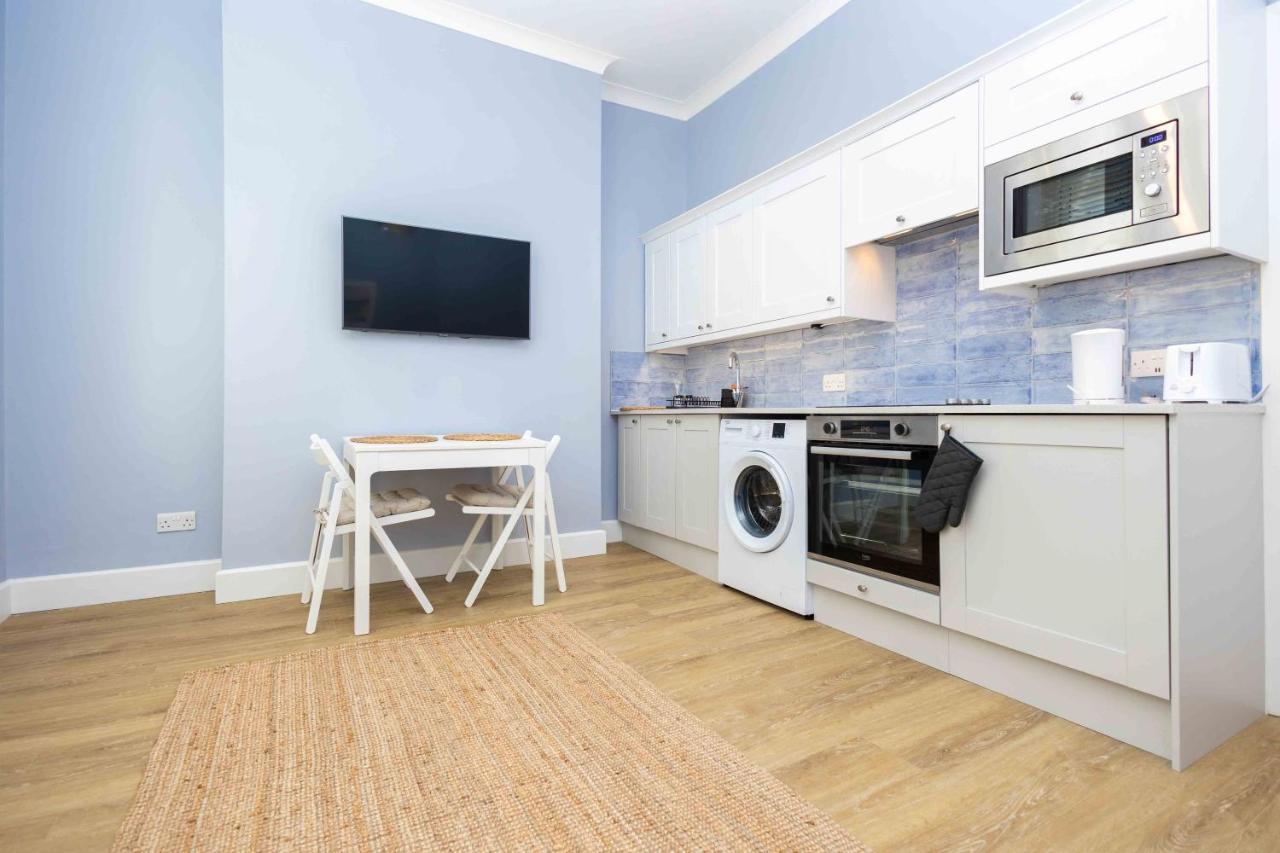 Sunny Town Centre Apartment: Beach-close Luxury In