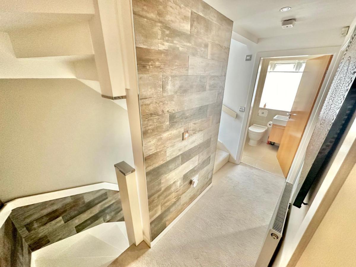 Large Family With Hot Tub - Sky Sports - Water Bed - Free Parking Holiday home Bournemouth