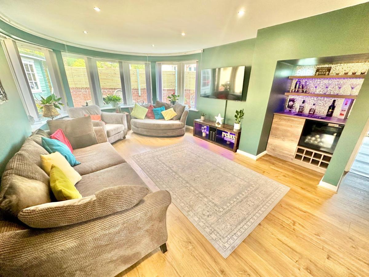 Large Family With Hot Tub - Sky Sports - Water Bed - Free Parking Bournemouth