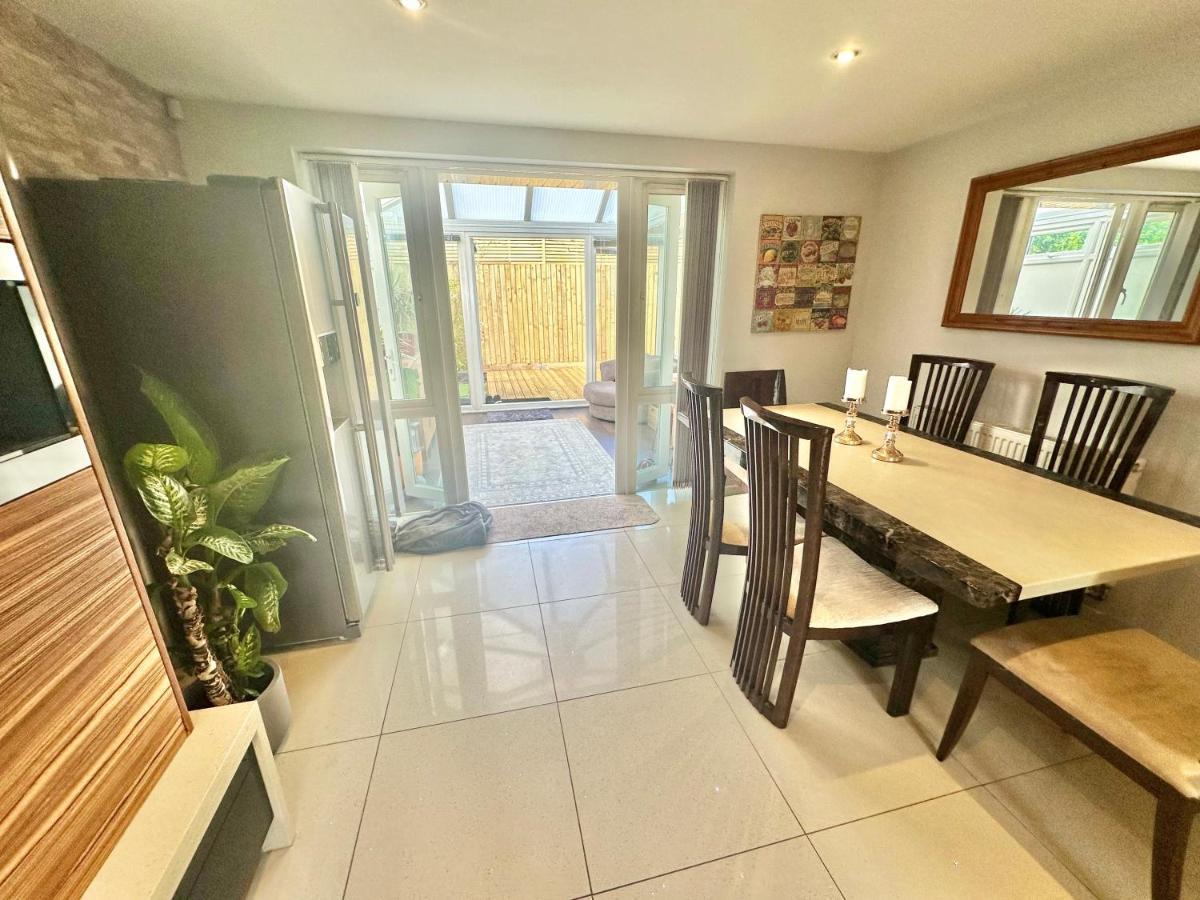 Holiday home Large Family With Hot Tub - Sky Sports - Water Bed - Free Parking *
