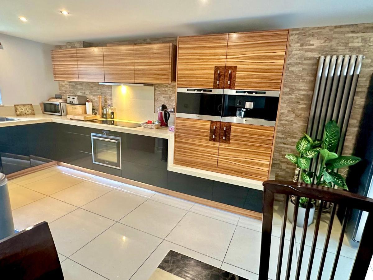 Large Family With Hot Tub - Sky Sports - Water Bed - Free Parking * Bournemouth