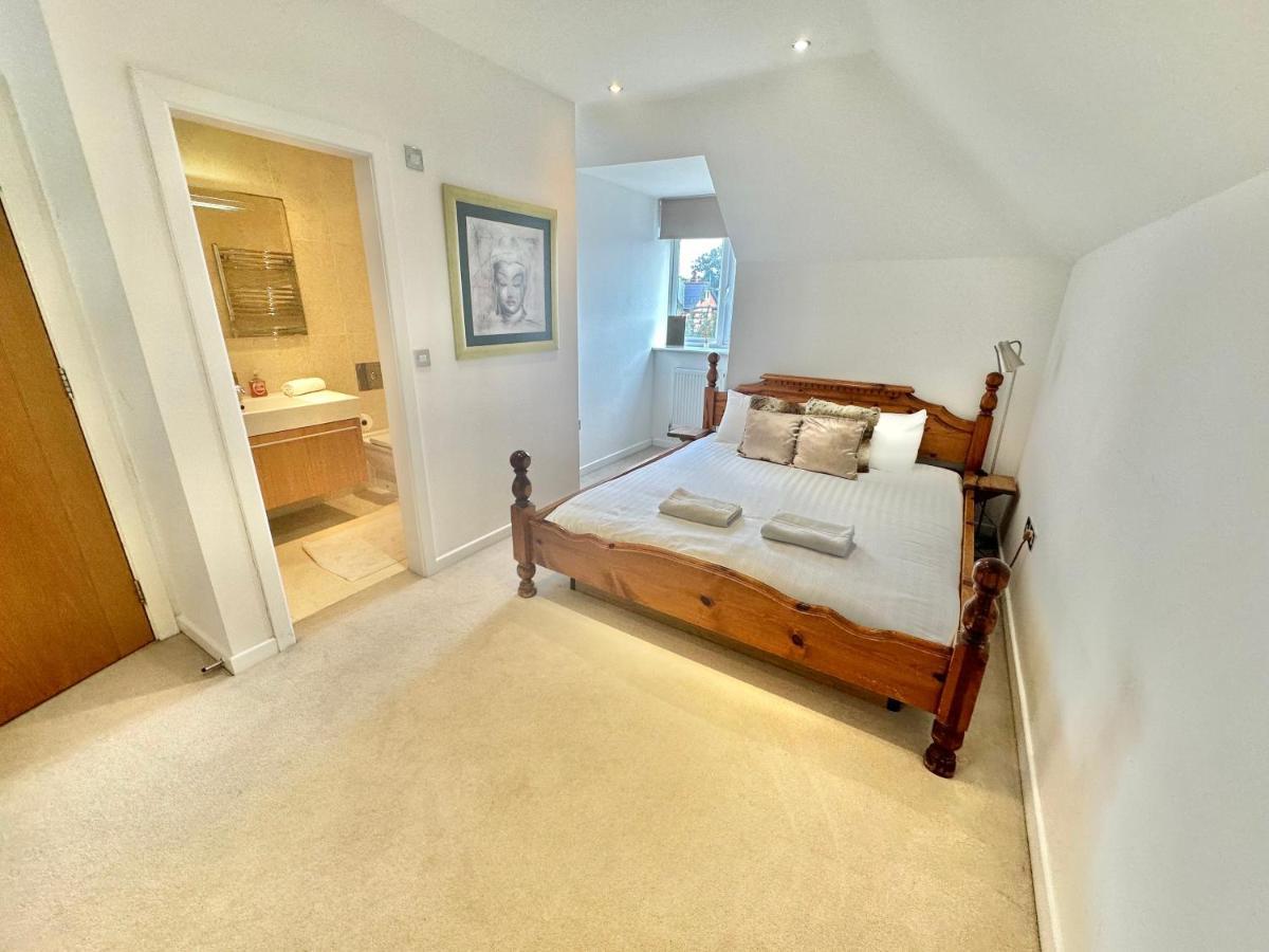 Large Family With Hot Tub - Sky Sports - Water Bed - Free Parking Holiday home Bournemouth